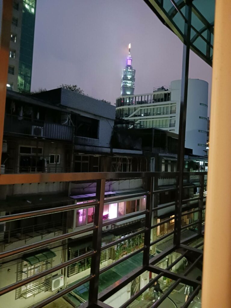 Pop-rooms: Taipei Medical University Room in Shared Apartment with a Rooftop View on 101 [101A] 12