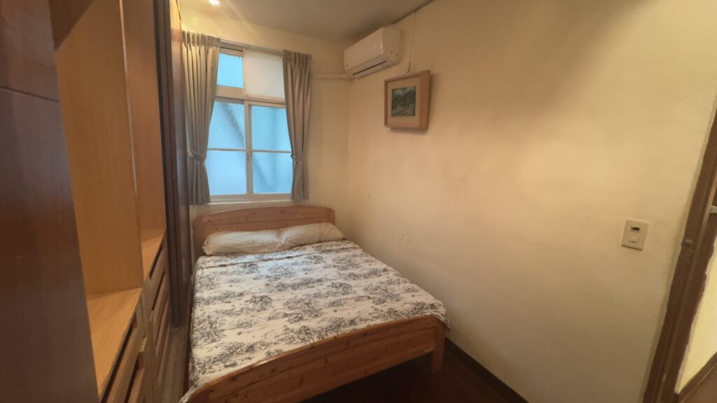Pop-rooms: Room with Private Office in Shared Apartment 101 Rooftop View [101B] 2