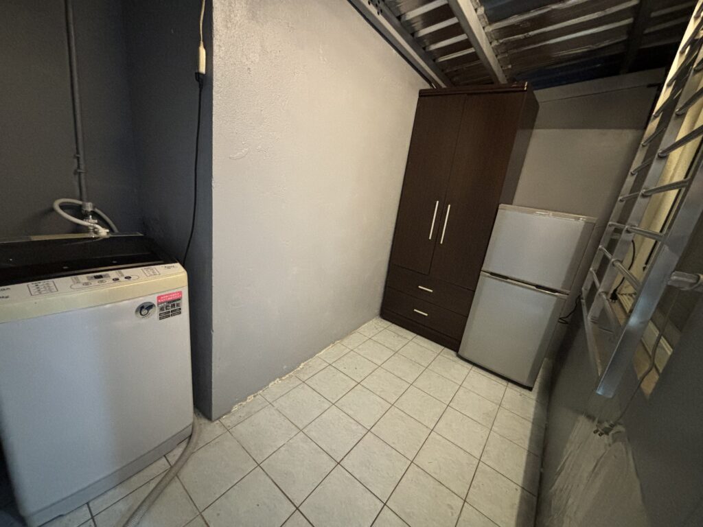 Ximen Suite has own balcony,washing machine,bathroom 2
