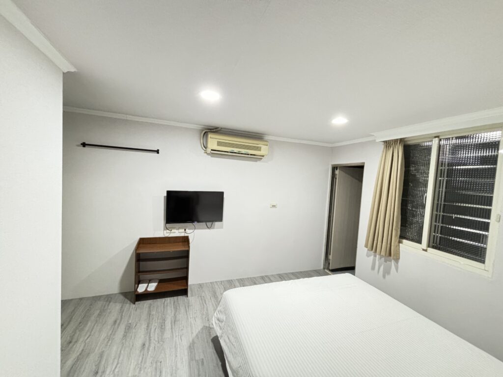 Ximen Suite has own balcony,washing machine,bathroom 3
